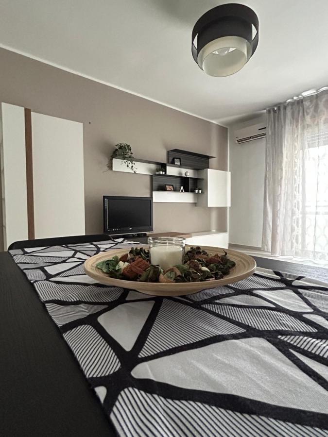 Apartamento La Dimora Di Enea Bríndisi Exterior foto