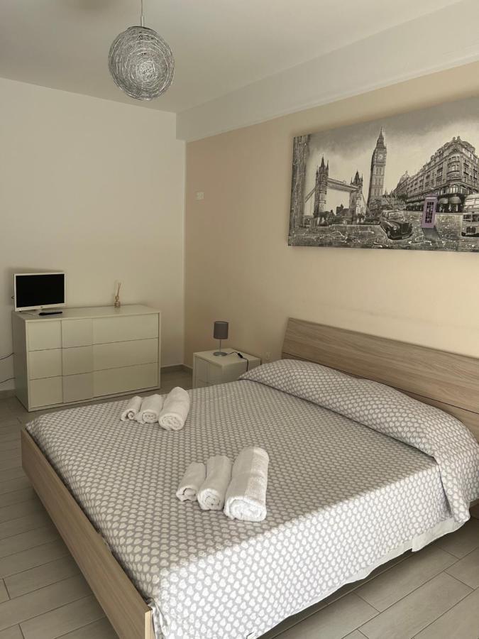 Apartamento La Dimora Di Enea Bríndisi Exterior foto
